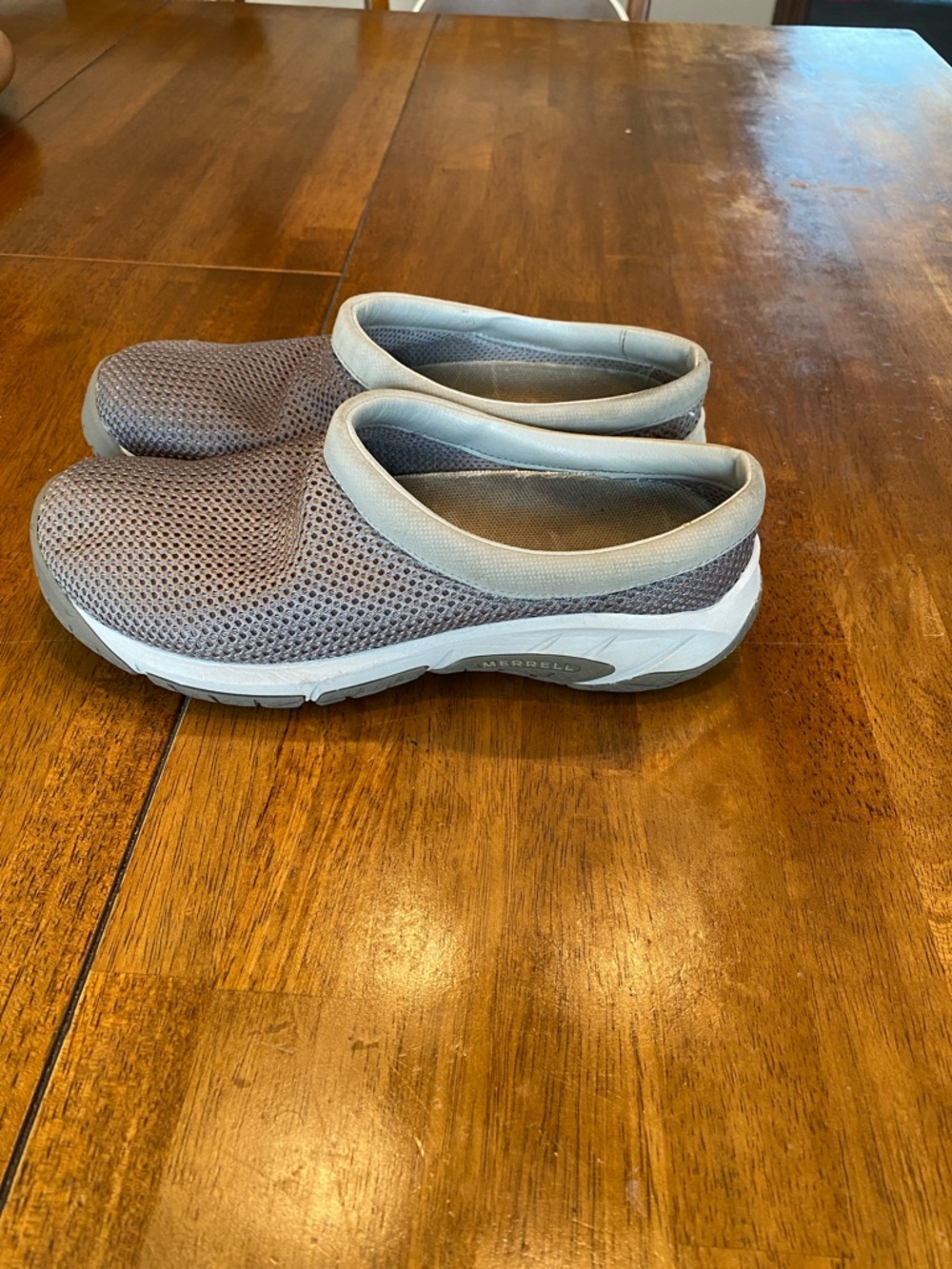 Merrell Slip-On Mesh Walking Shoes in Taupe Women’s Size 8.5 Taupe Gently Worn